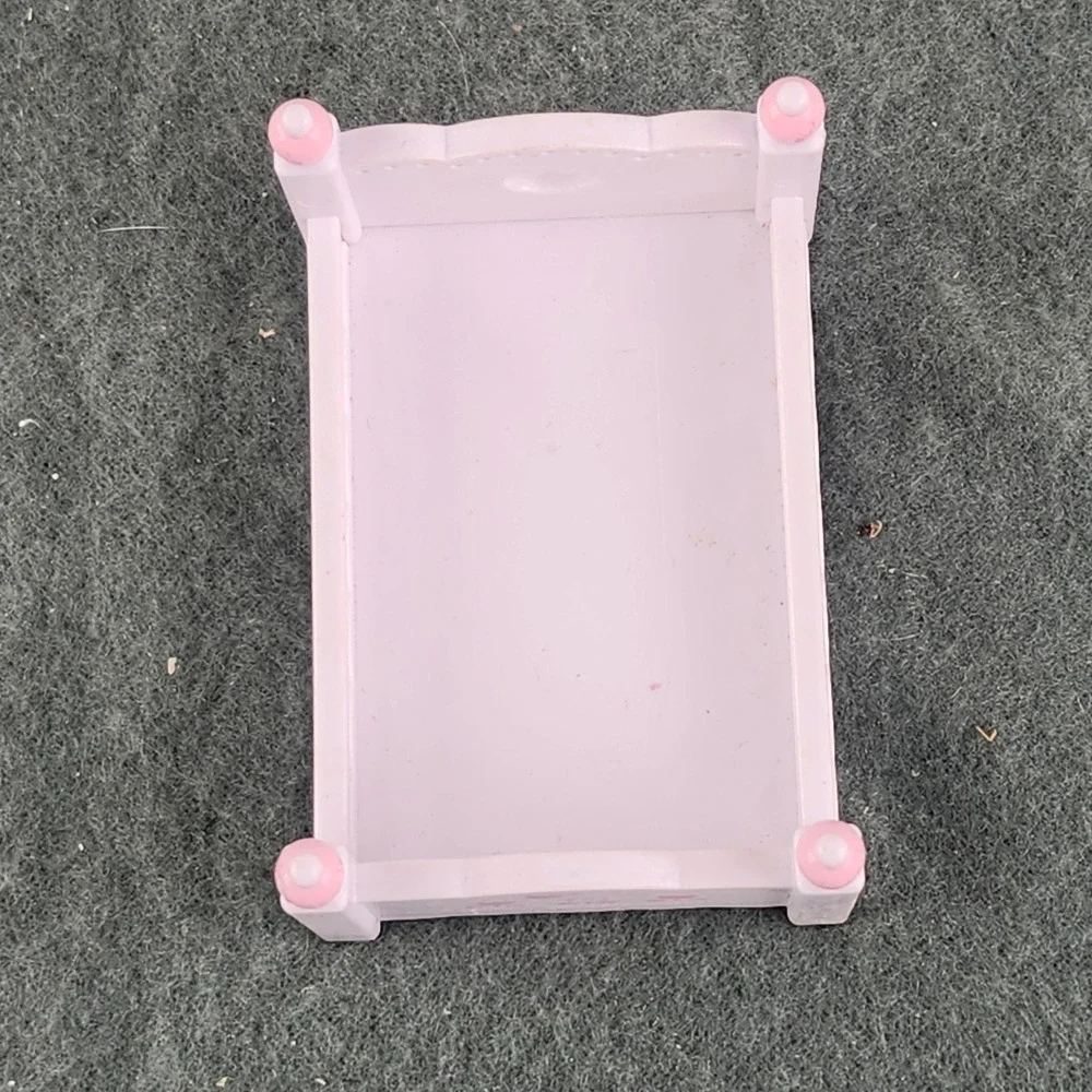 Sylvanian Families Baby Persian Cat & Nursery Uniform Calico Critters Baby Bed